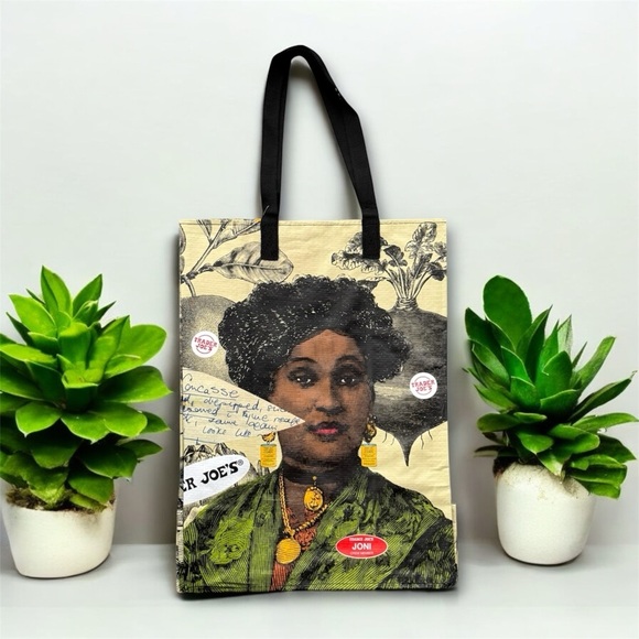 🆕🐝Trader Joe’s Bag with Artistic Design - Picture 3 of 11